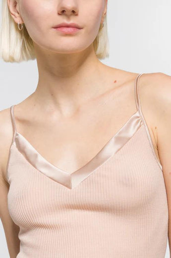 Model wearing Oscalito wool and silk V-neck camisole in beige with satin trim showing neckline and fit