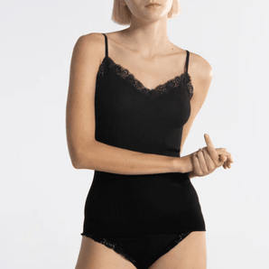 Ribbed v-neck top w/leaver lace