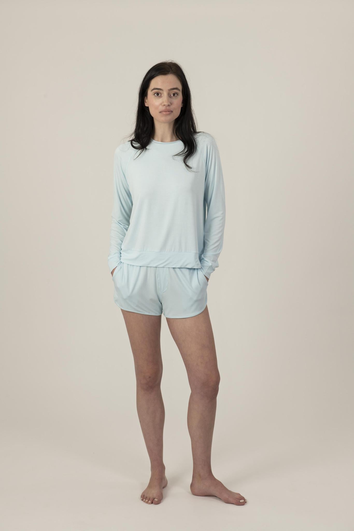 Hang out track shorts in ice blue