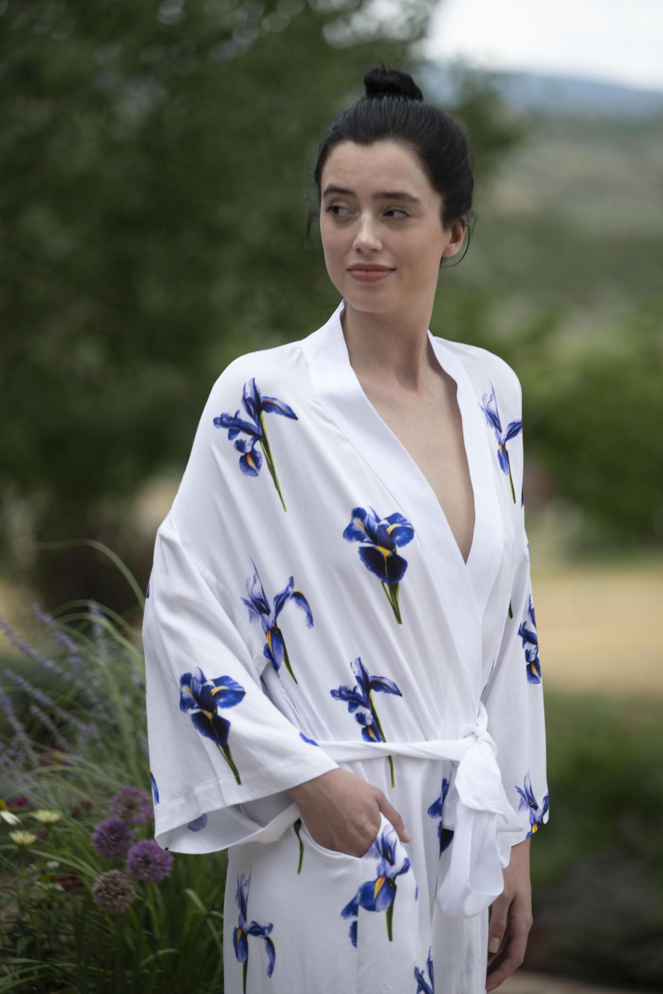 Fleur-de-lis silky satin kimono