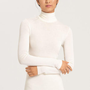 Model wearing Hanro Woolen Silk Turtleneck in white showing roll-neck collar and smooth fit