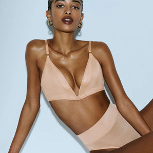 odel wearing the Sarda Tegla padded wireless bralette in Light Tan.